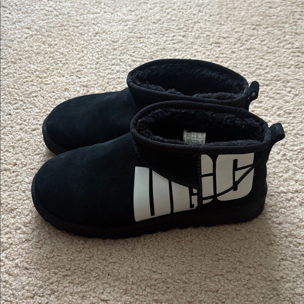 UGG Classic Ultra Mini Chopd Black Suede UGG Logo Ankle Boots Size US 9 Women - Picture 3 of 7